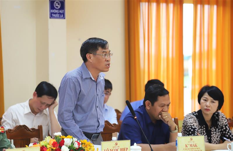 Đồng chí Võ Ngọc Hiệp - Ủy viên Ban Thường vụ Tỉnh ủy, Phó Chủ tịch UBND tỉnh phát biểu tại buổi làm việc
