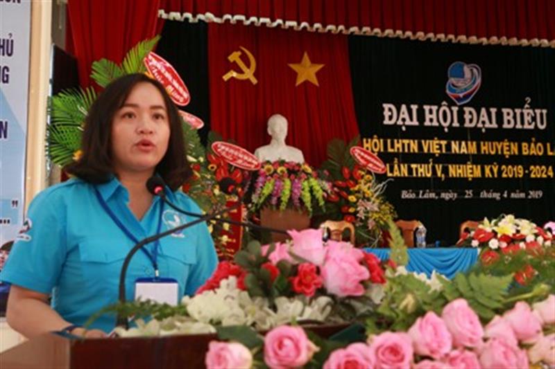 Bà Võ Thị Viết Kha – Chủ tịch Hội LHTN huyện khóa IV, phát biểu khai mạc Đại hội