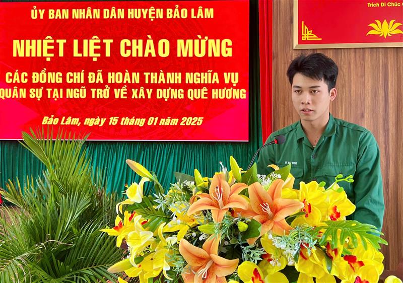 Quân nhân Lý Bật Hưng đại diện cho 99 quân nhân xuất ngũ phát biểu 