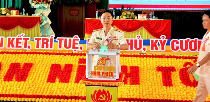 Bỏ phiếu bầu Ban Chấp hành Đảng bộ cơ sở Trại giam Đại Bình nhiệm kỳ 2025-2030
