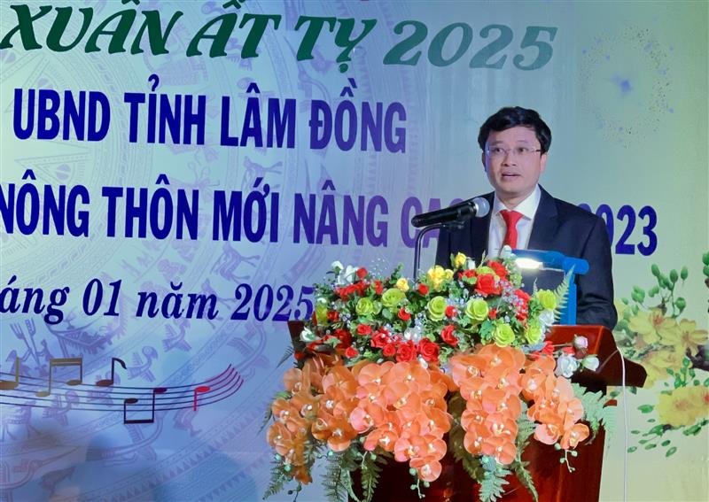 Đồng chí Trương Hoài Minh - Phó Bí thư Huyện uỷ - Chủ tịch UBND huyện phát biểu chúc mừng