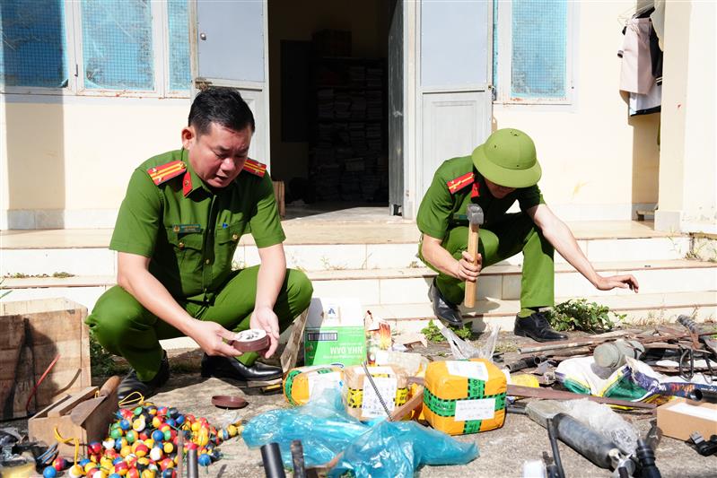 Các loại pháo bi, pháo hoa nổ được tiêu hủy