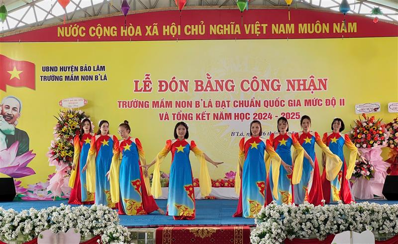 Các tiết mục văn nghệ chào mừng