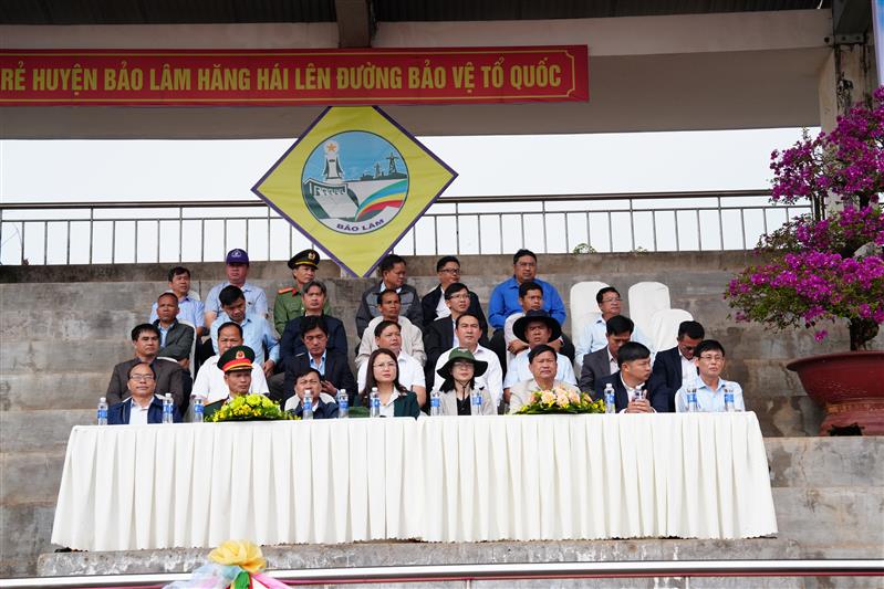 Đại biểu tham dự buổi lễ