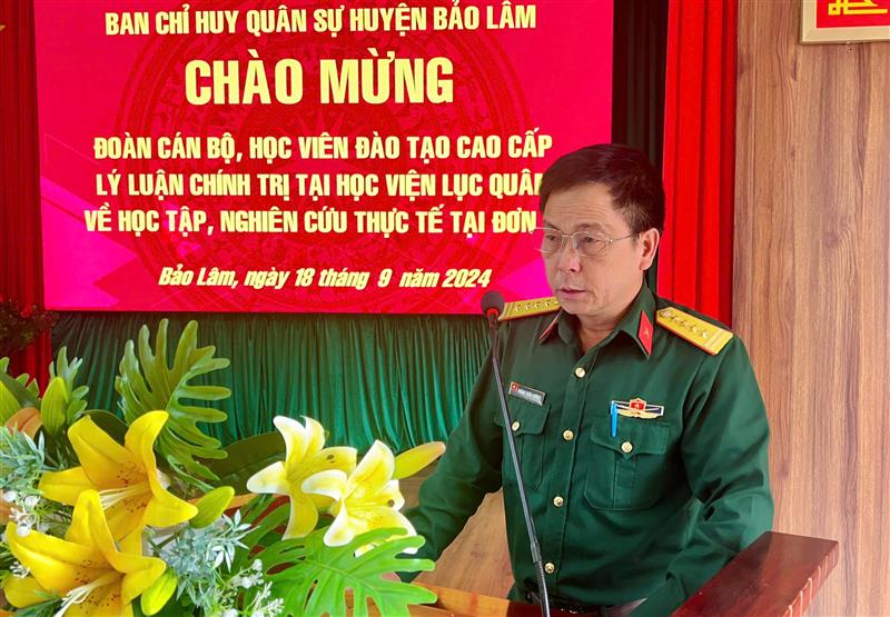 Đồng chí Đại tá Hoàng Xuân Cường – Phó hệ trưởng – Hệ 2 Học viện lục quân phát biểu 