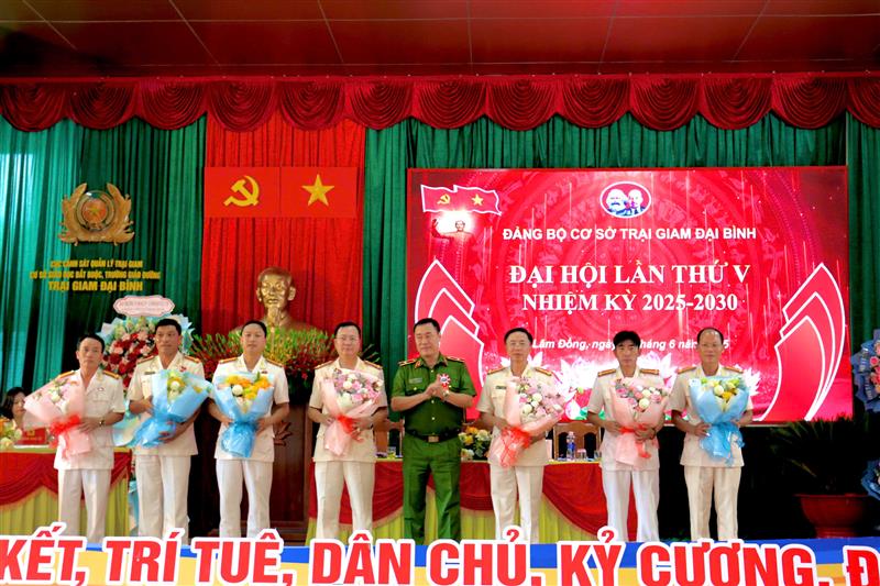 Ban Chấp hành Đảng bộ Cơ sở Trại giam Đại Bình nhiệm kỳ 2025-2030 ra mắt Đại hội