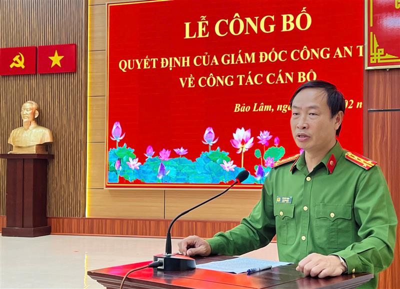 Đại tá Bùi Đức Thịnh - Phó Giám đốc Công an tỉnh phát biểu tại buổi lễ