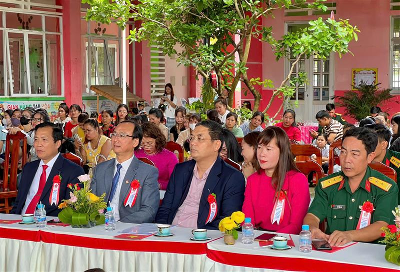 Lãnh đạo huyện tham dự buổi lễ
