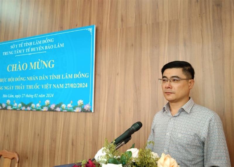 Phó chủ tịch HĐND tỉnh Nguyễn Khắc Bình phát biểu chúc mừng 