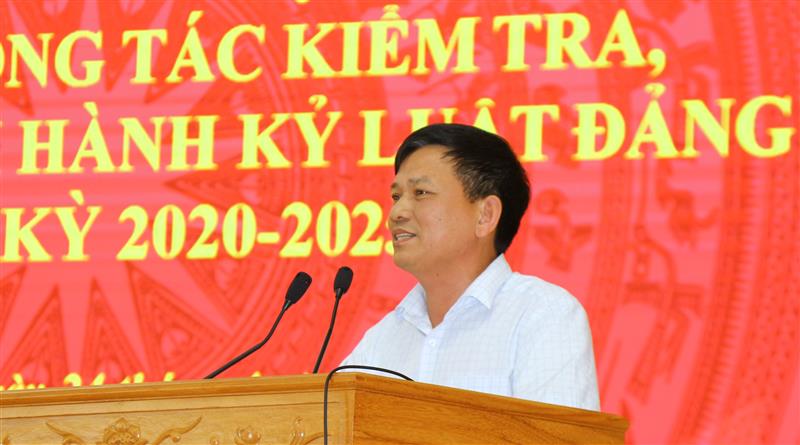 Đồng chí Hoàng Xuân Thùy - Phó Chủ nhiệm UBKT Tỉnh ủy Lâm Đồng phát biểu chỉ đạo tại hội nghị.