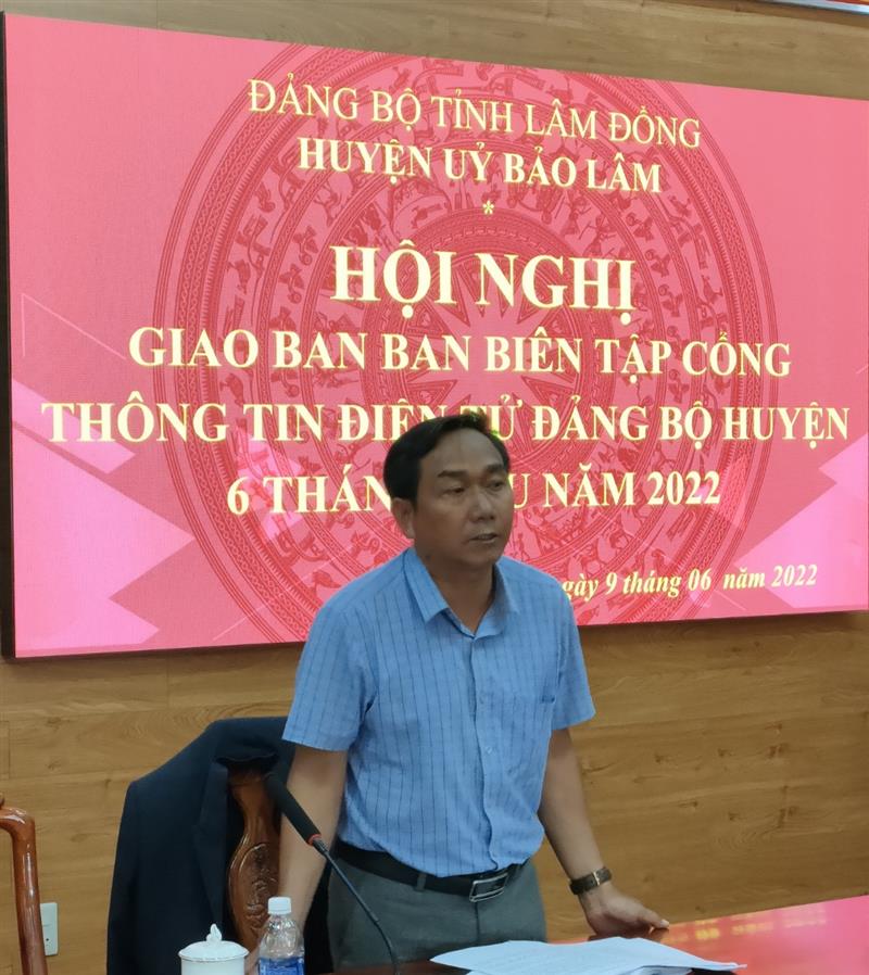 Đ/c K'Lình- Phó Bí thư Thường trực Huyện uỷ- Trưởng Ban biên tập phát biểu kết luận