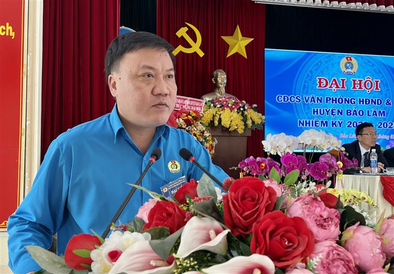 Ông Trần Tô Nhân - Chủ tịch LĐLĐ huyện phát biểu tại Đại hội.jpg