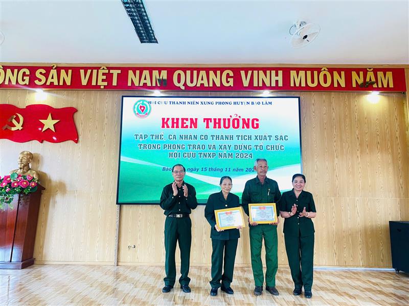 khen thưởng cho các tập thể có thành tích xuất sắc trong công tác Hội năm 2024