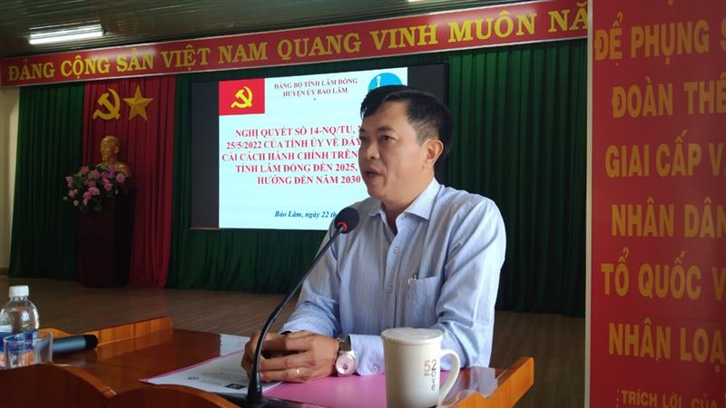 Đ/c Nguyễn Trung Kiên, TUV, Bí thư Huyện uỷ, Chủ tịch HĐND huyện quán triệt tại Hội nghị