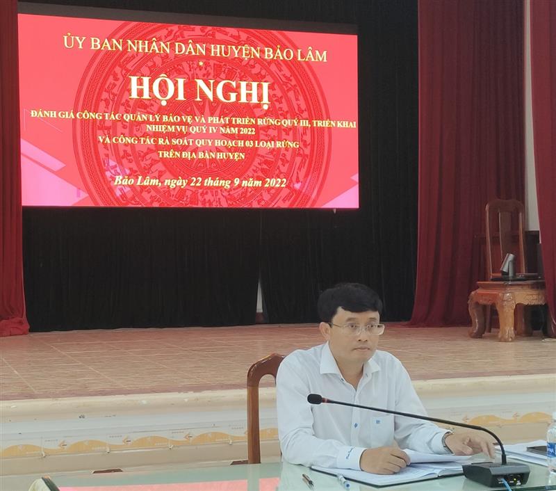 Đồng chí Trương Hoài Minh, Phó chủ tịch UBND huyện chủ trì Hội nghị.