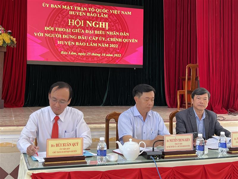 Đ/c Nguyễn Trung Kiên, Nguyễn Ngọc Nhi, Bùi Xuân Qúy chủ trì Hội nghị