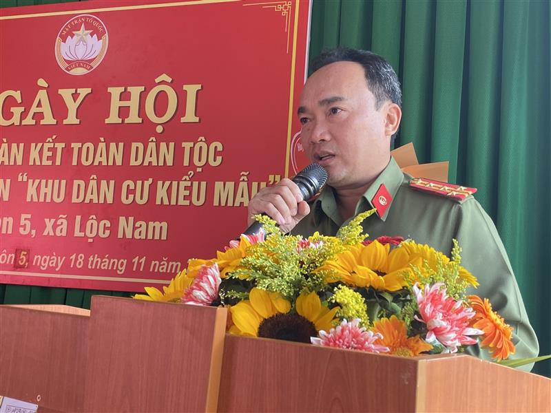 Đại tá Trương Minh Đương, Ủy viên Ban Thường vụ Tỉnh uỷ,  Giám đốc Công an tỉnh Lâm Đồng phát biểu tại buổi lễ