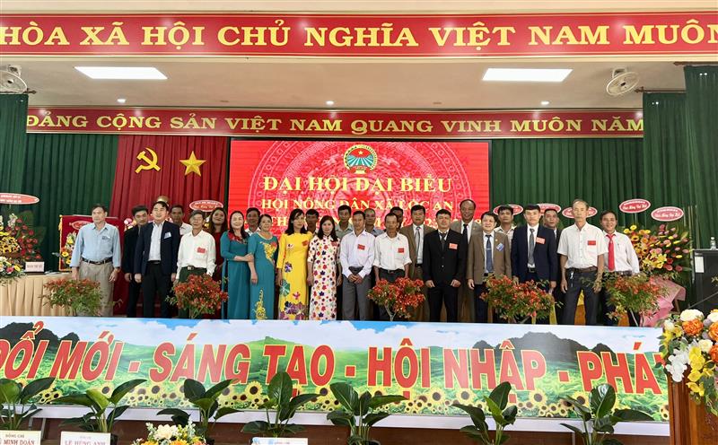 Ban chấp hành ra mắt