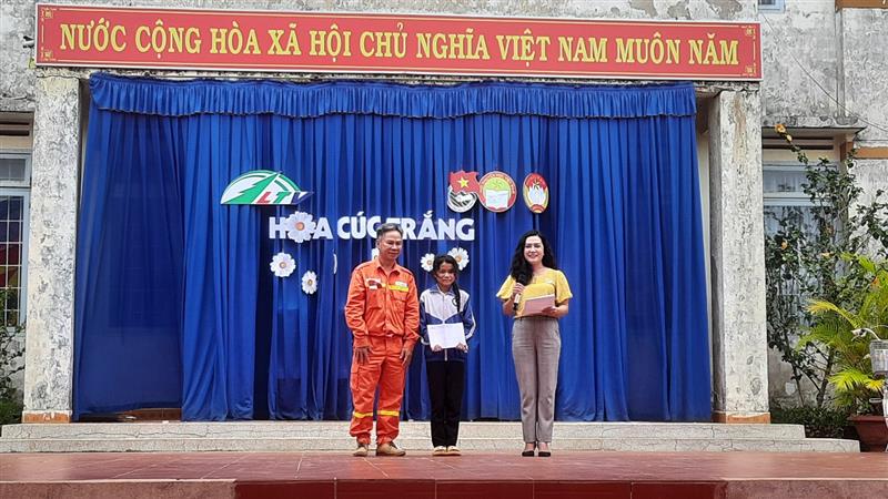 Hình ảnh tại lễ trao học bổng