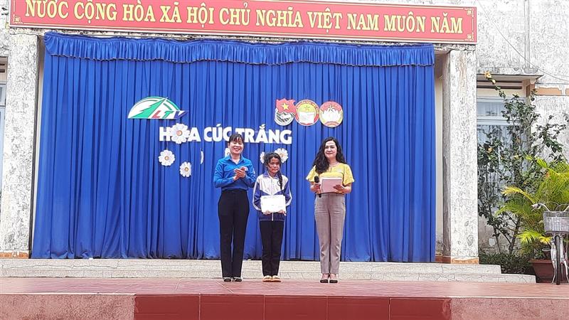 Hình ảnh tại lễ trao học bổng