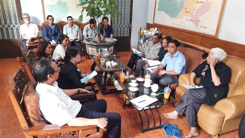 Ông Bùi Xuân Quý, UV ban Thường vụ Huyện ủy, Chủ tịch UBMTTQVN huyện đã đến thăm và làm việc tại giáo xứ Tân Rai.