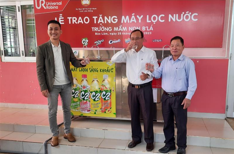 Hình ảnh tại buổi trao tặng hệ thống lọc nước