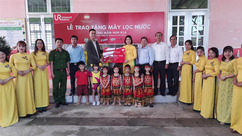 Hình ảnh tại buổi trao tặng hệ thống lọc nước