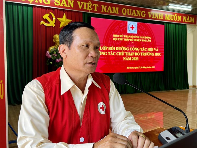 Ông Vương Văn Đường – Chủ tịch Hội chữ thập đỏ huyện phát biểu khai mạc