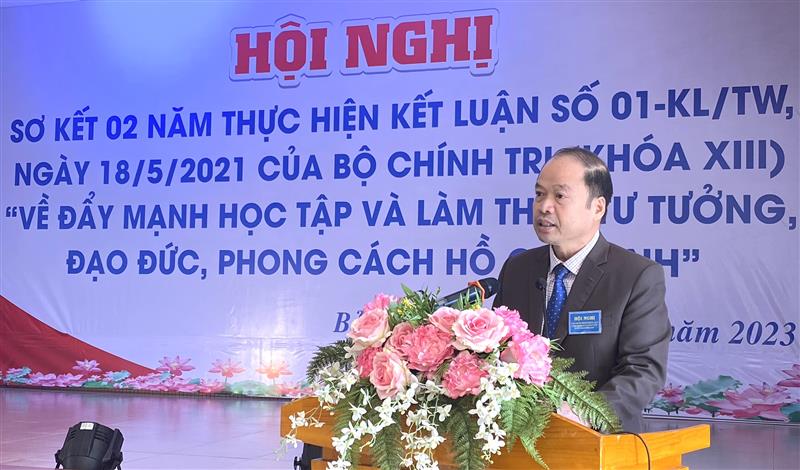 Đồng chí Nguyễn Viết Vân, tỉnh ủy viên, Bí thư huyện ủy Bảo Lâm phát biểu tại Hội nghị.