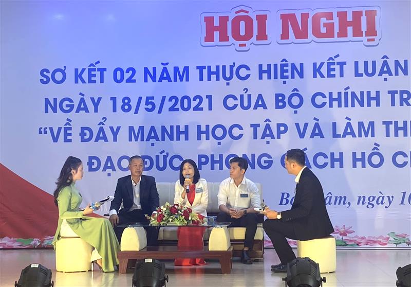 Các tập thể cá nhân giao lưu tại Hội nghị