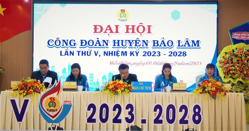 Đoàn chủ tịch điều hành đại hội