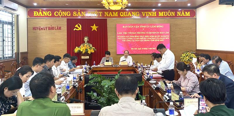 Các đại biểu tham dự buổi làm việc