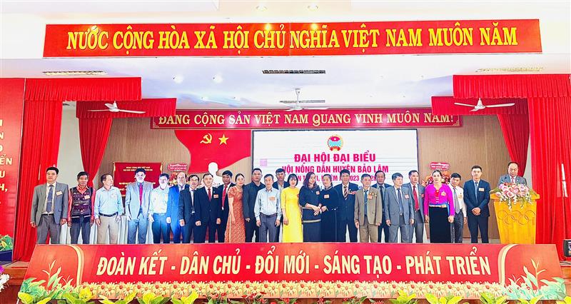 Ban chấp hành ra mắt Đại hội