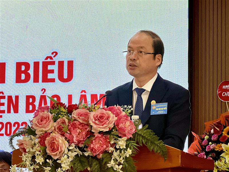 đồng chí Nguyễn Viết Vân – TUV – Bí thư Huyện uỷ phát biểu tại Đại hội