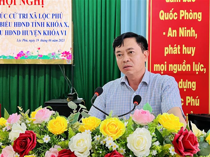 Ông Nguyễn Trung Kiên, giám đốc Sở VHTT , đại biểu HĐND tỉnh trả lời ý kiến cử tri