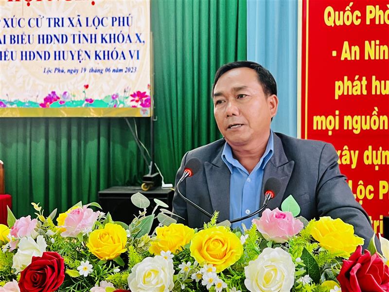 Ông K'Lình, Phó bí thư Huyện ủy, Chủ tịch HĐND huyện trả lời một số ý kiến thuộc thẩm quyền của huyện