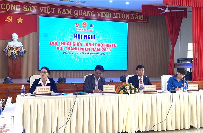 Lãnh đạo Huyên tham gia đối thoại với Thanh niên