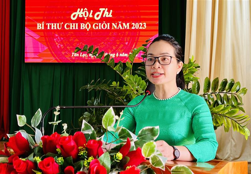đồng chí Vũ Thị Thanh Lý – HUV – Bí thư Đảng uỷ xã Tân Lạc phát biểu khai mạc
