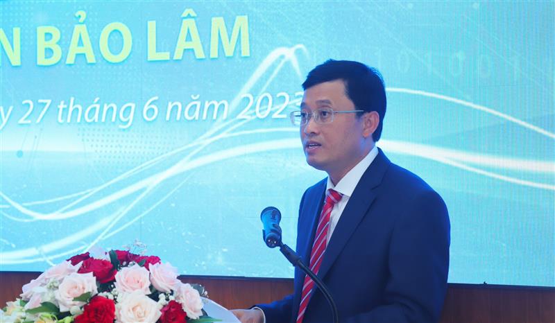 đồng chí Trương Hoài Minh, Phó Bí thư huyện ủy, Chủ tịch UBND huyện Bảo Lâm phát biểu khai trương