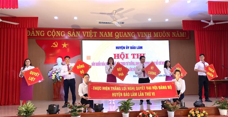 Phần giới thiệu chào hỏi của các đội