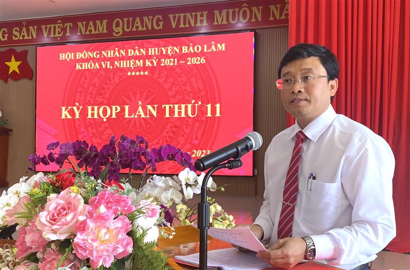 Đồng chí Trương Hoài Minh - Phó Bí thư Huyện ủy, Chủ tịch UBND huyện  tiếp thu các ý kiến của đại biểu