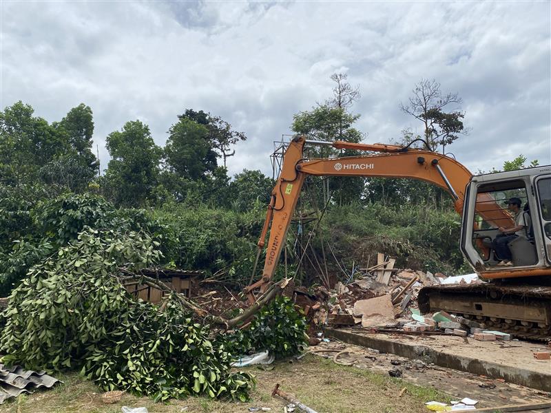 Ngành chức năng cưỡng chế, giải tỏa công trình, cây trồng xây dựng trái phép trên đất lâm nghiệp