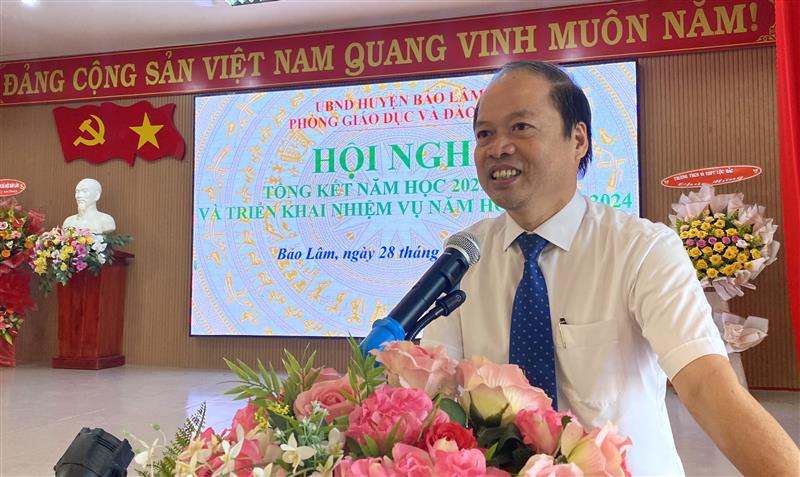 Đ/c Nguyễn Viết Vân, Tỉnh ủy viên, Bí thư Huyện ủy phát biểu tại Hội nghị