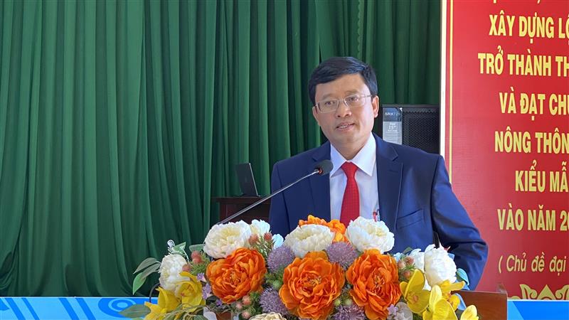 Đ/c Trương Hoài Minh, Phó Bí thư huyện ủy, Chủ tịch UBND huyện Bảo Lâm phát biểu tại kỳ họp
