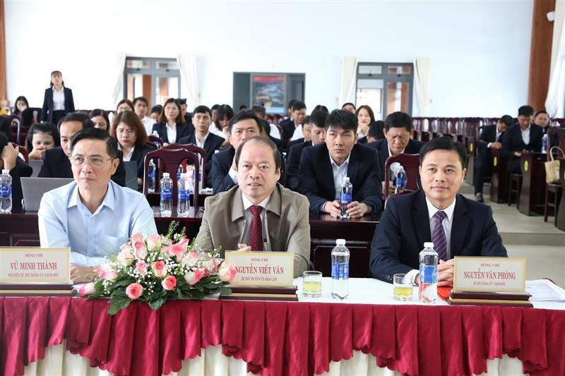 Đ/c Nguyễn Viết Vân, Tỉnh ủy viên, Bí thư Huyện ủy Bảo Lâm(ngồi giữa).