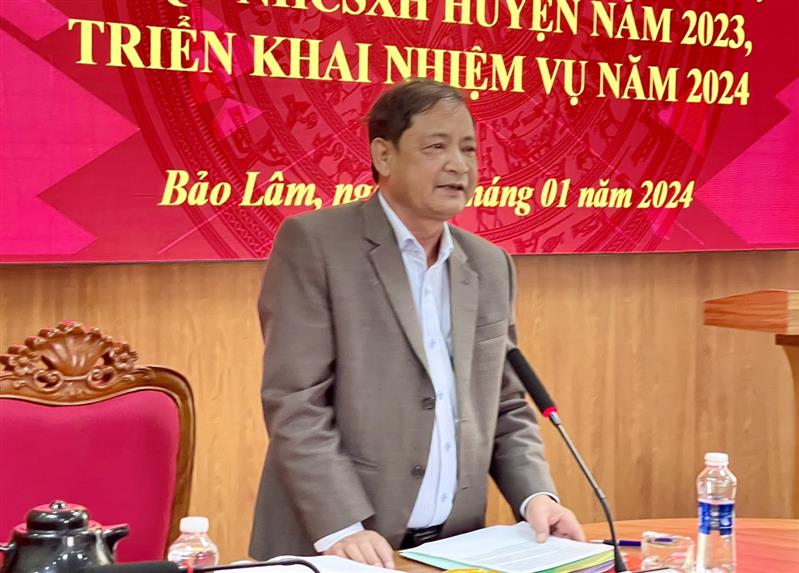  ông Nguyễn Trung Thành, Phó chủ tịch UBND huyệnTrưởng ban đại diện Hội đồng quản trị Ngân hàng chính sách xã hội huyện 