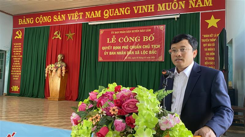 Đ/c Trương Hoài Minh – Phó Bí thư Huyện uỷ - Chủ tịch UBND huyện phát biểu giao nhiệm vụ