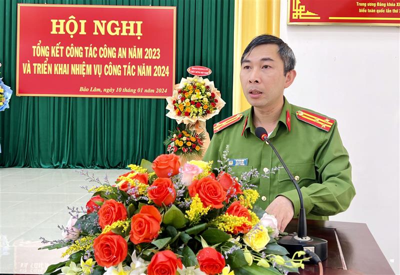 Đ/c Thượng tá Vũ Tuấn Anh – Phó Giám đốc Công an tỉnh Lâm Đồng phát biểu tại Hội nghị
