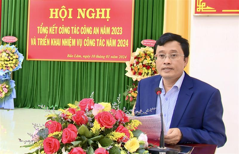 Đ/c Trương Hoài Minh – Phó Bí thư Huyện uỷ - Chủ tịch UBND huyện phát biểu tại Hội nghị