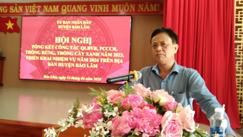 Đồng chí Đồng Văn Trường , Phó chủ tịch UBND huyện phát biểu tại hội nghị